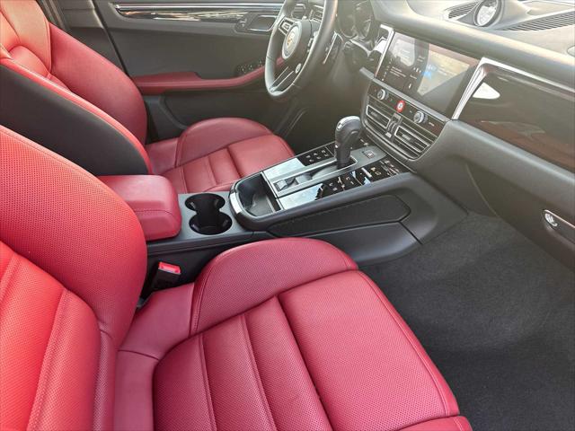 2025 Porsche Macan T