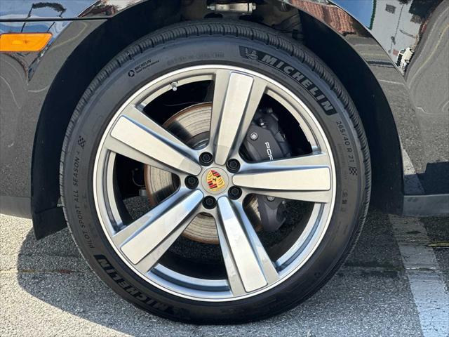 2025 Porsche Macan T