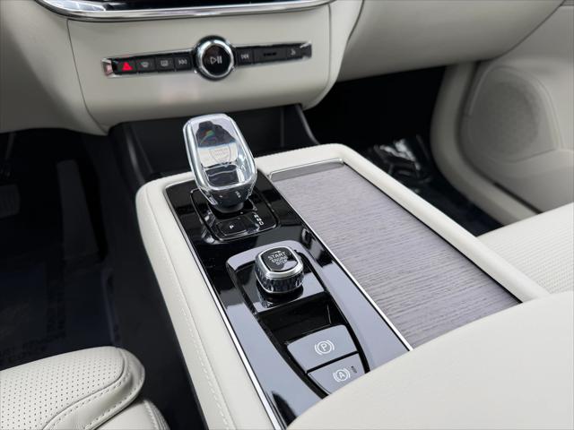 2026 Volvo XC90 Ultra, B6 AWD Gas (mild hybrid), Gasoline, Bright, 7 Seats