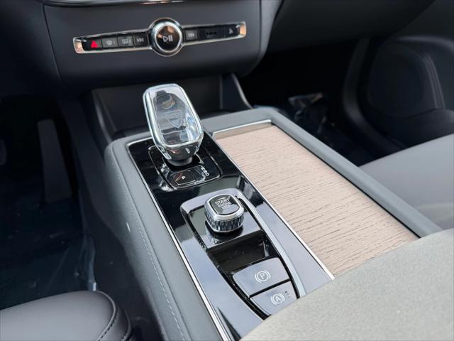 2026 Volvo XC90 Plus, B6 AWD Gas (mild hybrid), Gasoline, Bright, 7 Seats