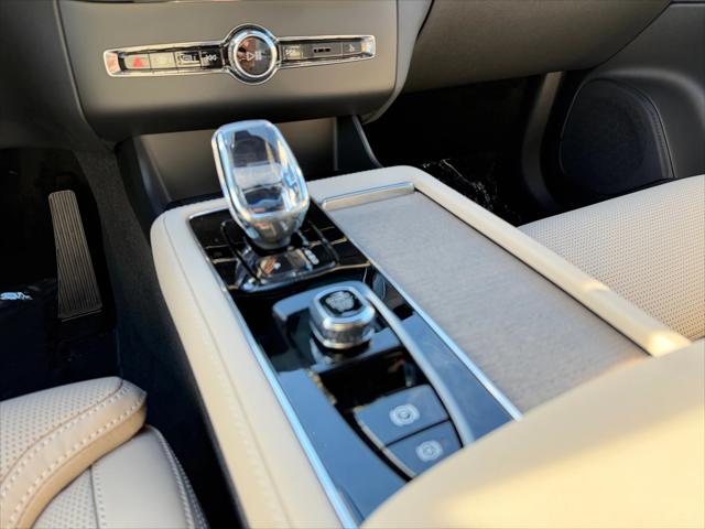 2026 Volvo XC90 Ultra, B6 AWD Gas (mild hybrid), Gasoline, Bright, 7 Seats