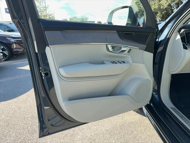 2026 Volvo XC90 Ultra, B6 AWD Gas (mild hybrid), Gasoline, Bright, 7 Seats