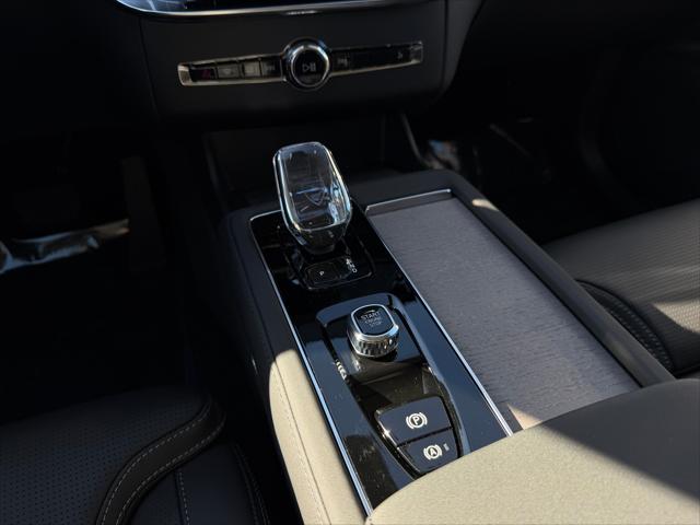 2026 Volvo XC90 Ultra Dark Theme, B6 AWD Gas (mild hybrid), Gasoline, 7 Seats