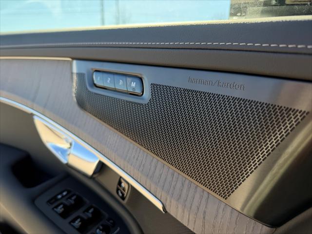 2026 Volvo XC90 Ultra Dark Theme, B6 AWD Gas (mild hybrid), Gasoline, 7 Seats