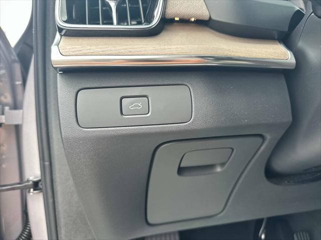 2026 Volvo XC90 Plus, B6 AWD Gas (mild hybrid), Gasoline, Bright, 7 Seats