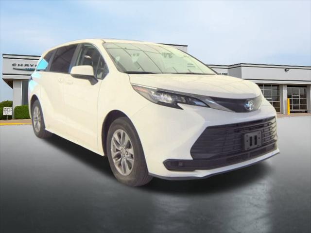2024 Toyota Sienna LE