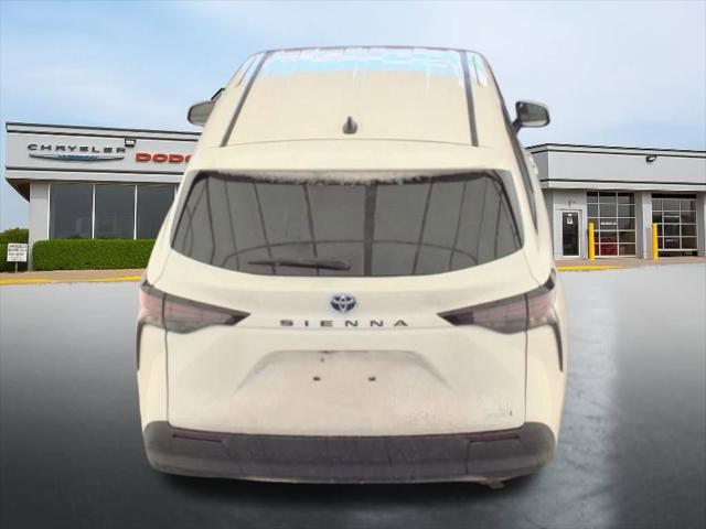 2024 Toyota Sienna LE