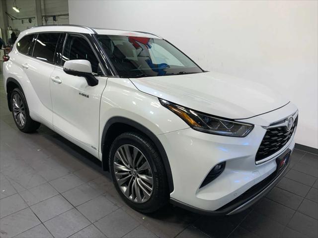 2021 Toyota Highlander Hybrid Platinum