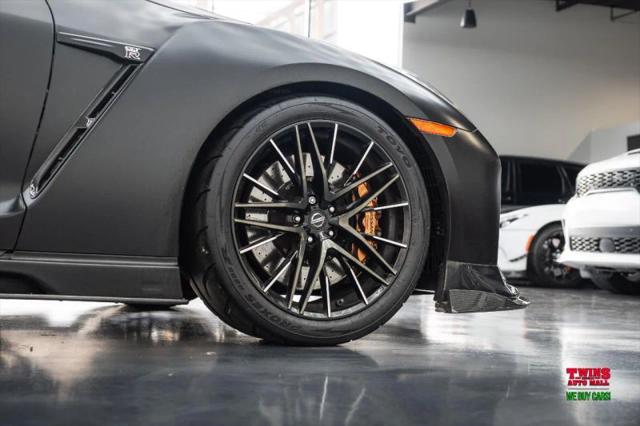 2020 Nissan GT-R Premium Dual-clutch 6-Speed Transmission