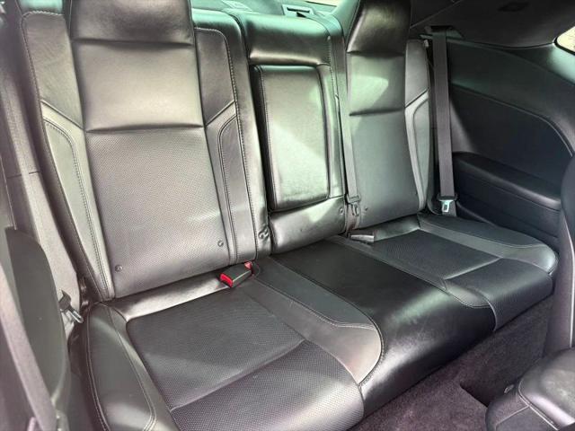 2016 Dodge Challenger SXT Plus