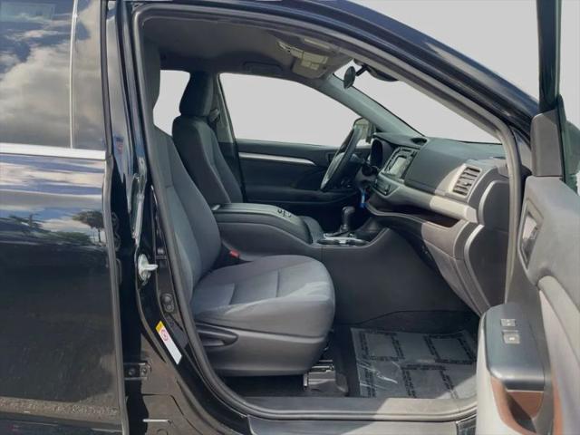 2019 Toyota Highlander LE