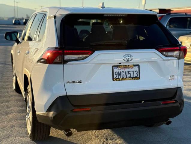 2024 Toyota RAV4 LE