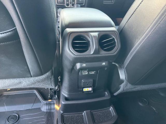 2020 Jeep Wrangler Sahara Altitude 4X4