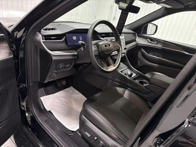 2026 Jeep Grand Cherokee Altitude 4x2