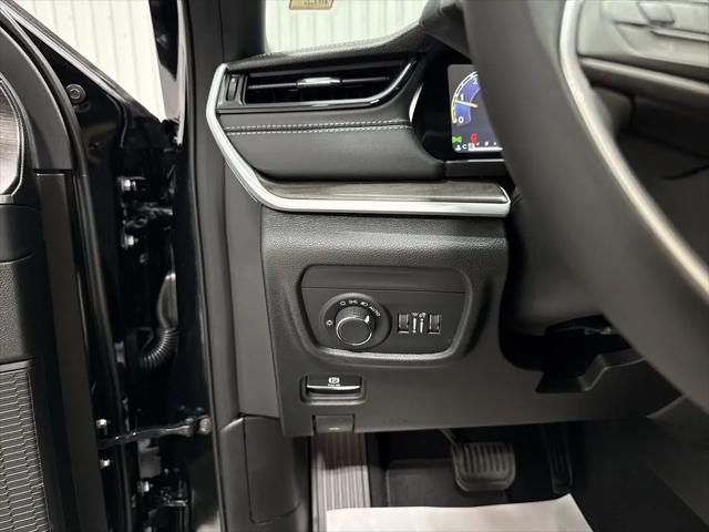 2026 Jeep Grand Cherokee Altitude 4x2