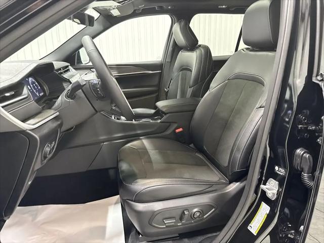 2026 Jeep Grand Cherokee Altitude 4x2