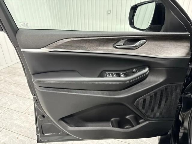 2026 Jeep Grand Cherokee Altitude 4x2