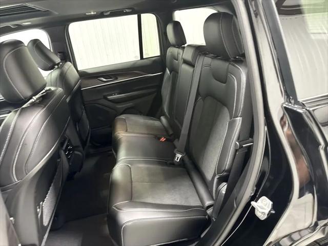 2026 Jeep Grand Cherokee Altitude 4x2