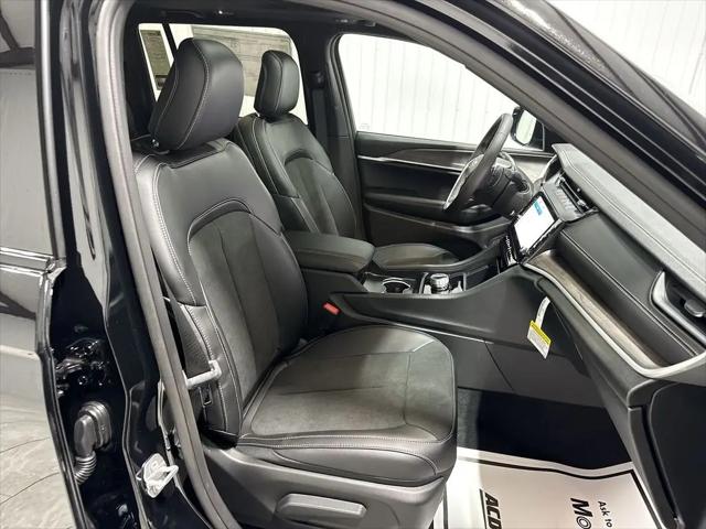 2026 Jeep Grand Cherokee Altitude 4x2