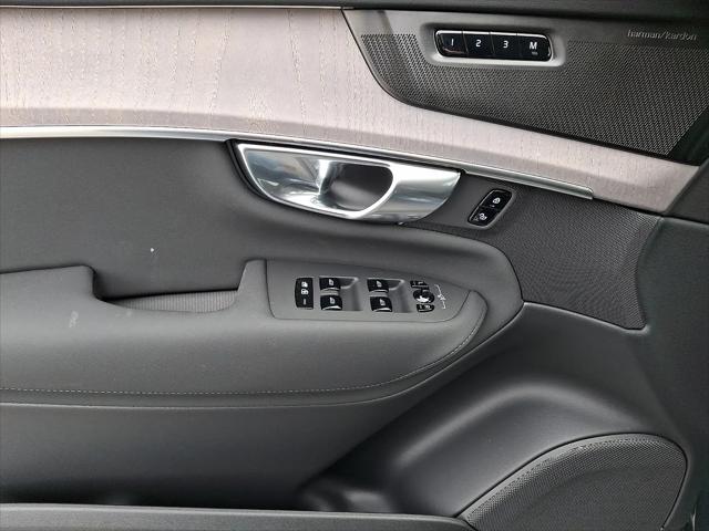 2026 Volvo XC90 Ultra, B6 AWD Gas (mild hybrid), Gasoline, Bright, 7 Seats