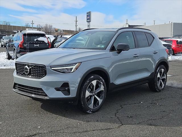 2026 Volvo XC40 Plus, B5 AWD Gas (mild hybrid), Dark