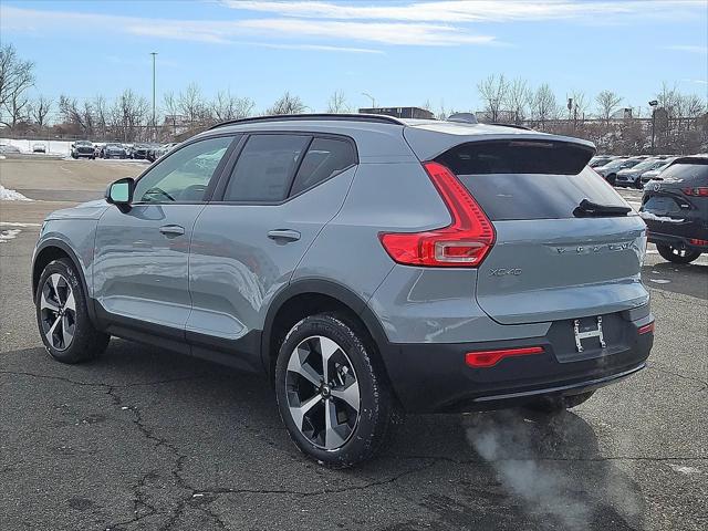 2026 Volvo XC40 Plus, B5 AWD Gas (mild hybrid), Dark