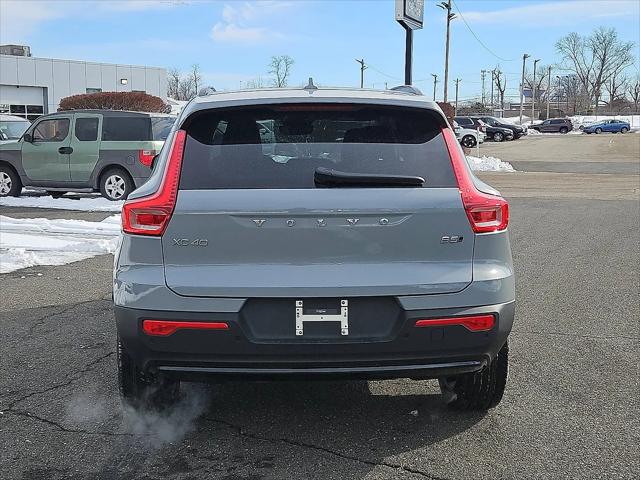 2026 Volvo XC40 Plus, B5 AWD Gas (mild hybrid), Dark