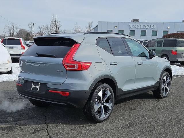 2026 Volvo XC40 Plus, B5 AWD Gas (mild hybrid), Dark