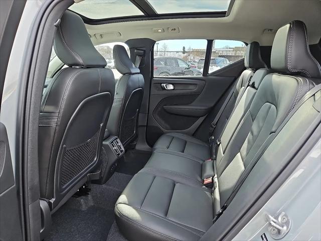 2026 Volvo XC40 Plus, B5 AWD Gas (mild hybrid), Dark