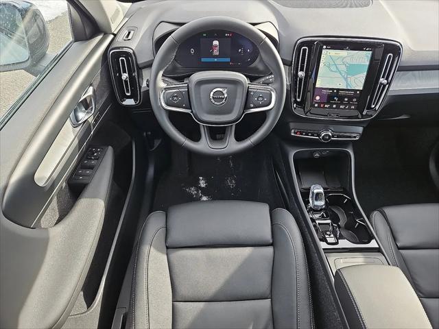 2026 Volvo XC40 Plus, B5 AWD Gas (mild hybrid), Dark