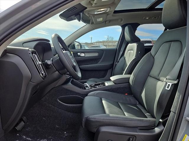 2026 Volvo XC40 Plus, B5 AWD Gas (mild hybrid), Dark