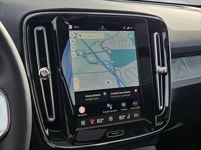 2026 Volvo XC40 Plus, B5 AWD Gas (mild hybrid), Dark
