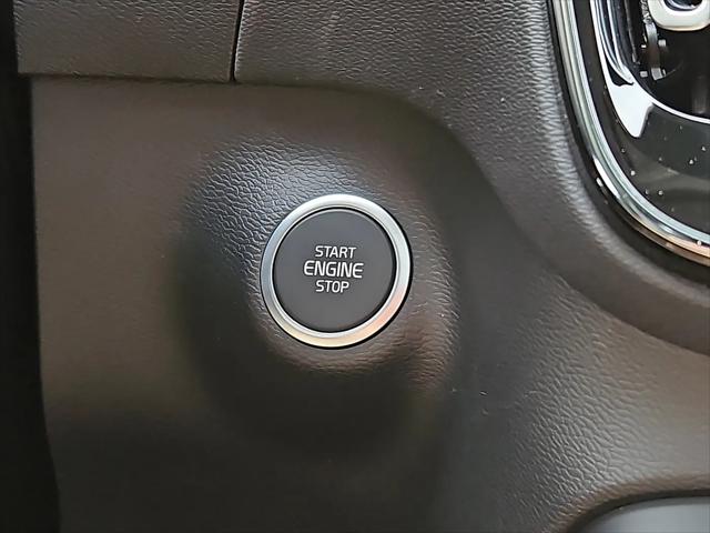2026 Volvo XC40 Plus, B5 AWD Gas (mild hybrid), Dark