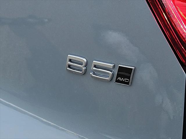 2026 Volvo XC40 Plus, B5 AWD Gas (mild hybrid), Dark