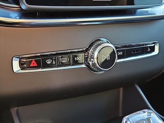 2026 Volvo XC90 Plus, B6 AWD Gas (mild hybrid), Gasoline, Bright, 7 Seats