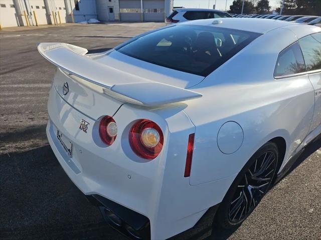 2024 Nissan GT-R Premium Dual-clutch 6-Speed Transmission