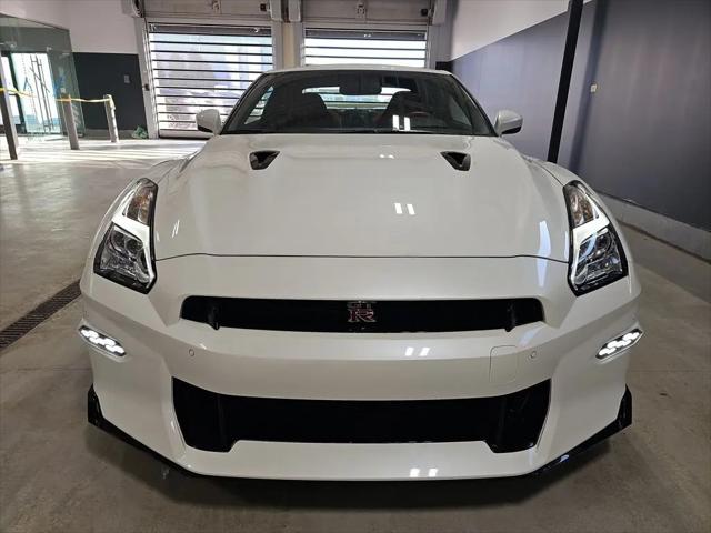 2024 Nissan GT-R Premium Dual-clutch 6-Speed Transmission