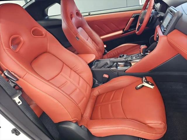 2024 Nissan GT-R Premium Dual-clutch 6-Speed Transmission