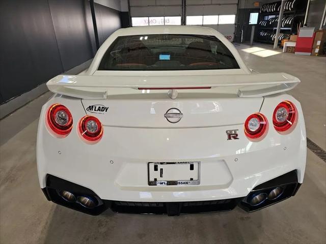 2024 Nissan GT-R Premium Dual-clutch 6-Speed Transmission