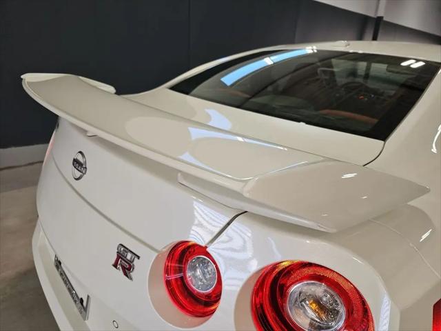 2024 Nissan GT-R Premium Dual-clutch 6-Speed Transmission