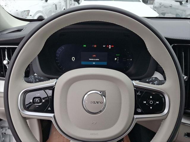 2026 Volvo XC60 Plug-In Hybrid Ultra, T8 AWD Electric/Gasoline, Dark