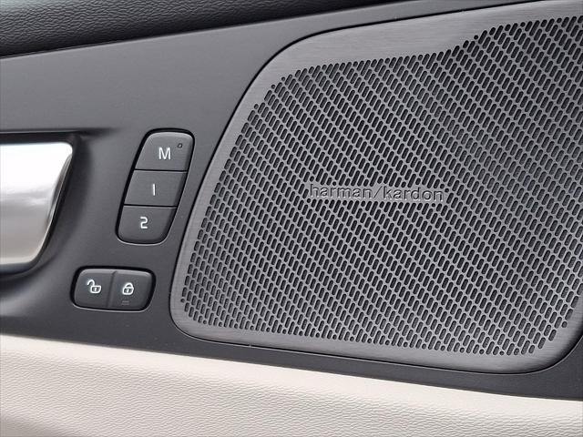 2026 Volvo XC60 Plug-In Hybrid Ultra, T8 AWD Electric/Gasoline, Dark