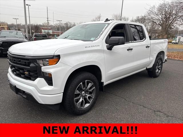 2023 Chevrolet Silverado 1500 4WD Crew Cab Short Bed Custom