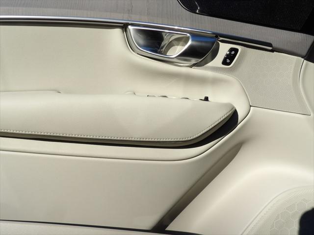 2026 Volvo XC90 Plug-In Hybrid Ultra, T8 AWD, Electric/Gasoline, Bright, 7 Seats