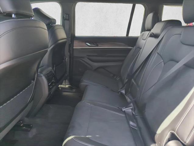 2026 Jeep Grand Cherokee Altitude 4x2