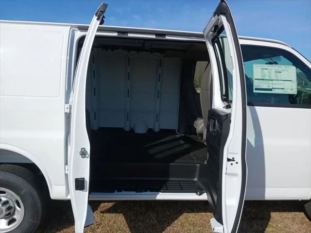 2025 Chevrolet Express Cargo Van RWD 2500 Regular Wheelbase WT