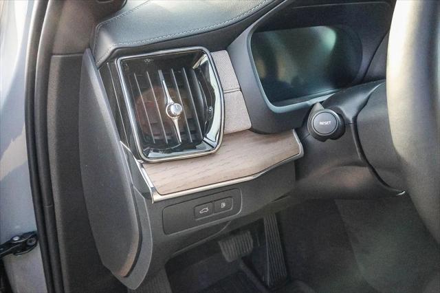2026 Volvo XC90 Plug-In Hybrid Plus, T8 AWD, Electric/Gasoline, Bright, 7 Seats