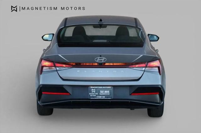 2025 Hyundai Elantra SE
