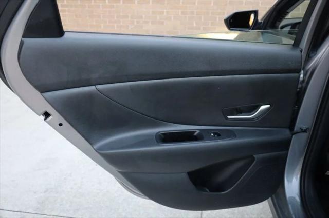 2025 Hyundai Elantra SE