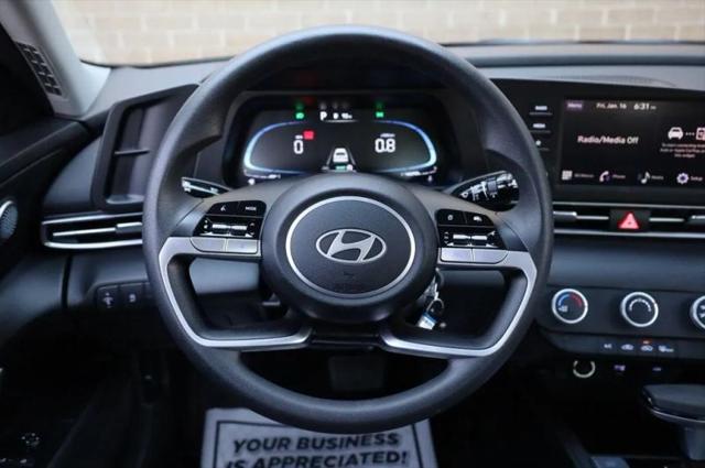 2025 Hyundai Elantra SE